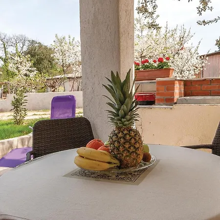 Апартаменты 1 Bedroom Awesome In