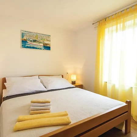 Apartment In With Kitchen Pula