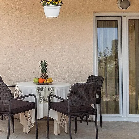 Apartment In With Kitchen Pula